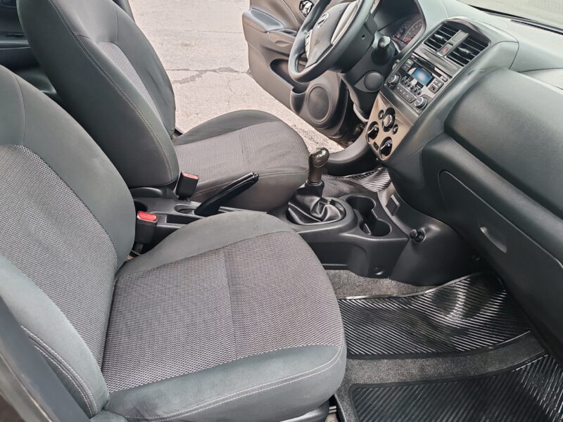 Nissan Versa Advance 2019 estandar