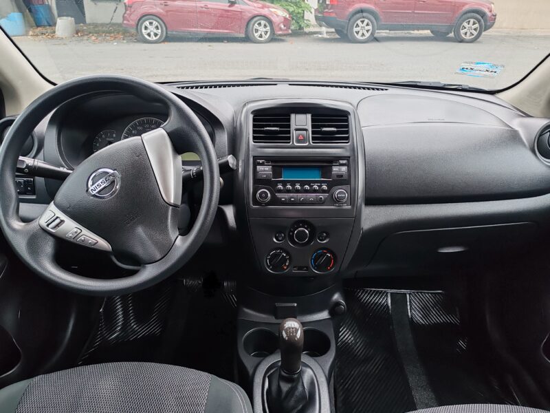 Nissan Versa Advance 2019 estandar