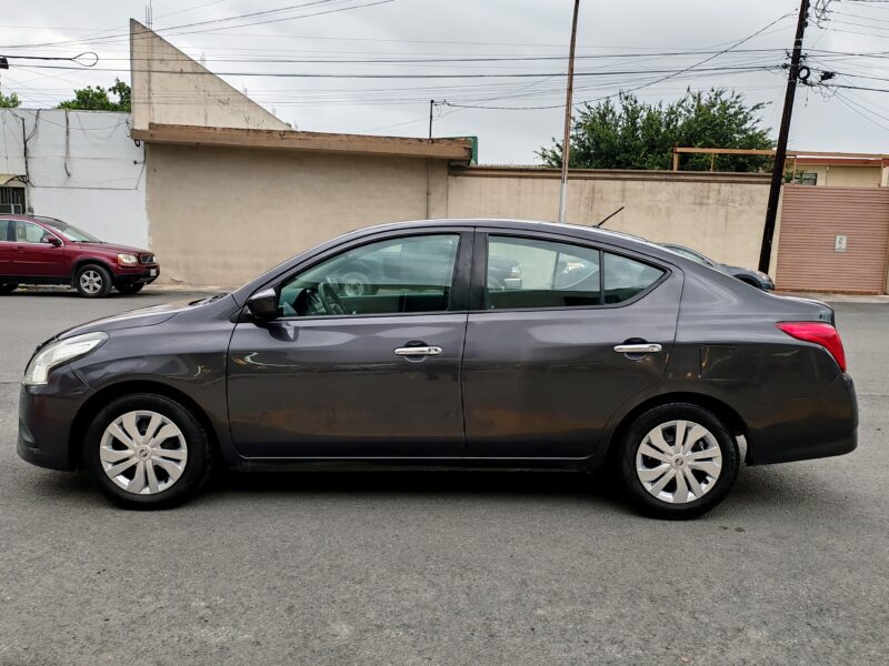 Nissan Versa Advance 2019 estandar