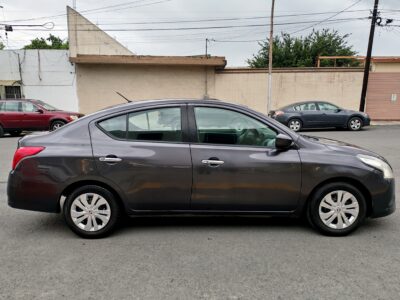 Nissan Versa Advance 2019 estandar