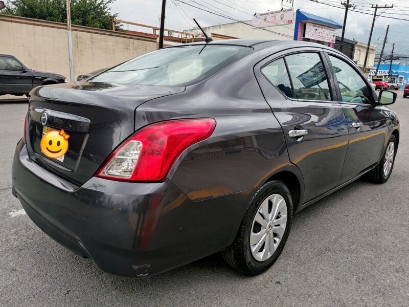Nissan Versa Advance 2019 estandar