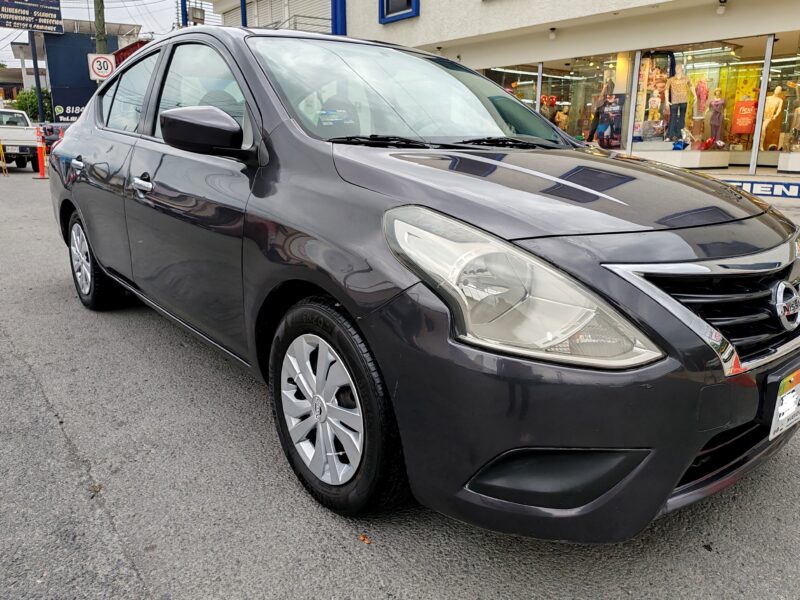 Nissan Versa Advance 2019 estandar