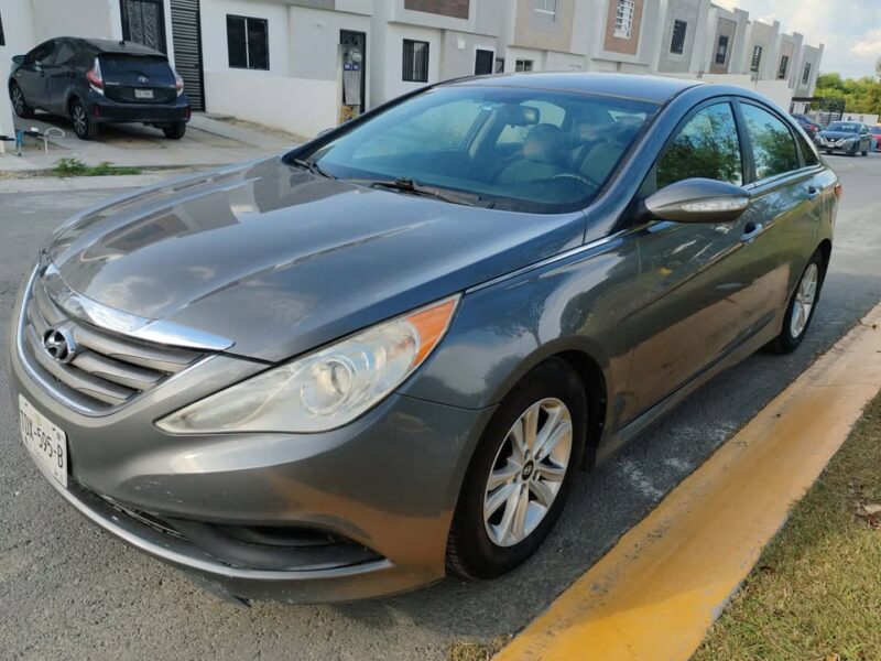 Hiunday Sonata 2014 automático eléctrico con clima funcionando 4 cilindros en Monterrey