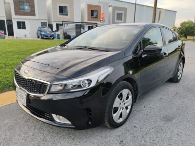 Venta de Kia Forte 2017 de particular Factura de agencia en Monterrey