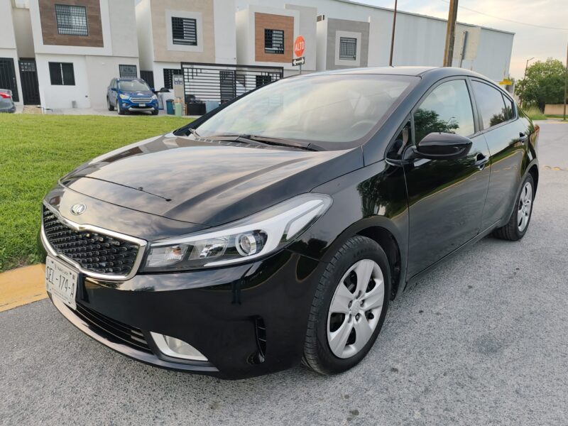 Venta de Kia Forte 2017 de particular Factura de agencia en Monterrey