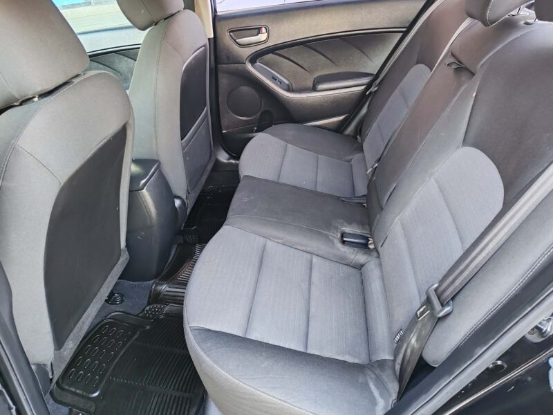 Venta de Kia Forte 2017 de particular Factura de agencia en Monterrey