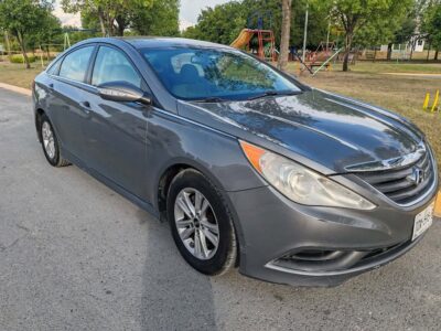 Hiunday Sonata 2014 automático eléctrico con clima funcionando 4 cilindros en Monterrey