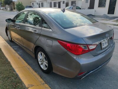Hiunday Sonata 2014 automático eléctrico con clima funcionando 4 cilindros en Monterrey
