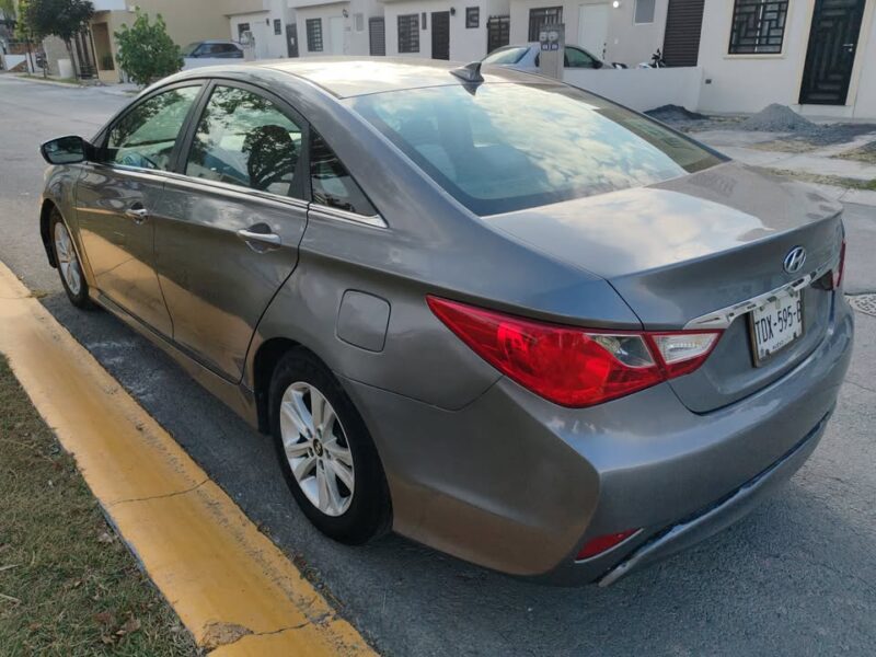 Hiunday Sonata 2014 automático eléctrico con clima funcionando 4 cilindros en Monterrey