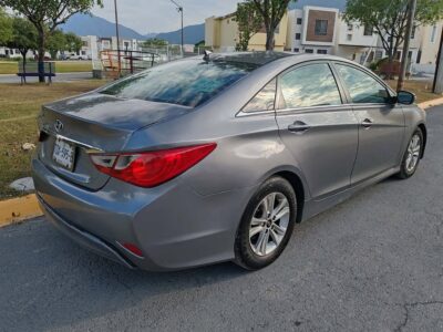 Hiunday Sonata 2014 automático eléctrico con clima funcionando 4 cilindros en Monterrey