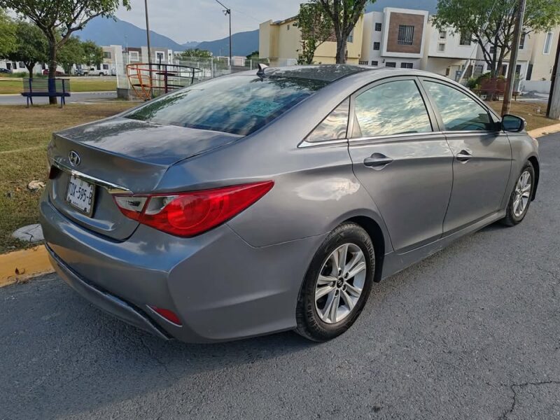 Hiunday Sonata 2014 automático eléctrico con clima funcionando 4 cilindros en Monterrey