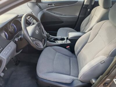 Hiunday Sonata 2014 automático eléctrico con clima funcionando 4 cilindros en Monterrey