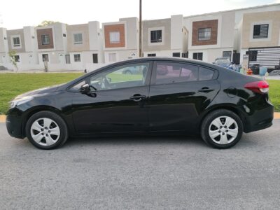 Venta de Kia Forte 2017 de particular Factura de agencia en Monterrey