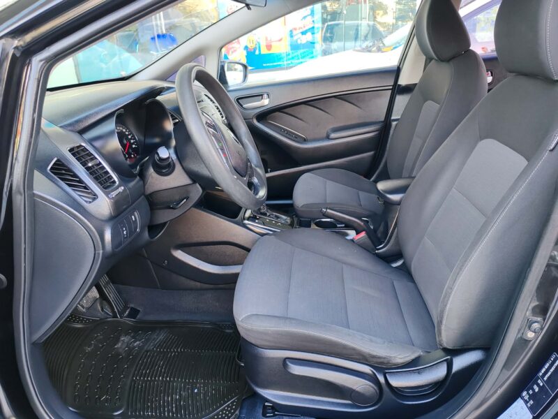 Venta de Kia Forte 2017 de particular Factura de agencia en Monterrey