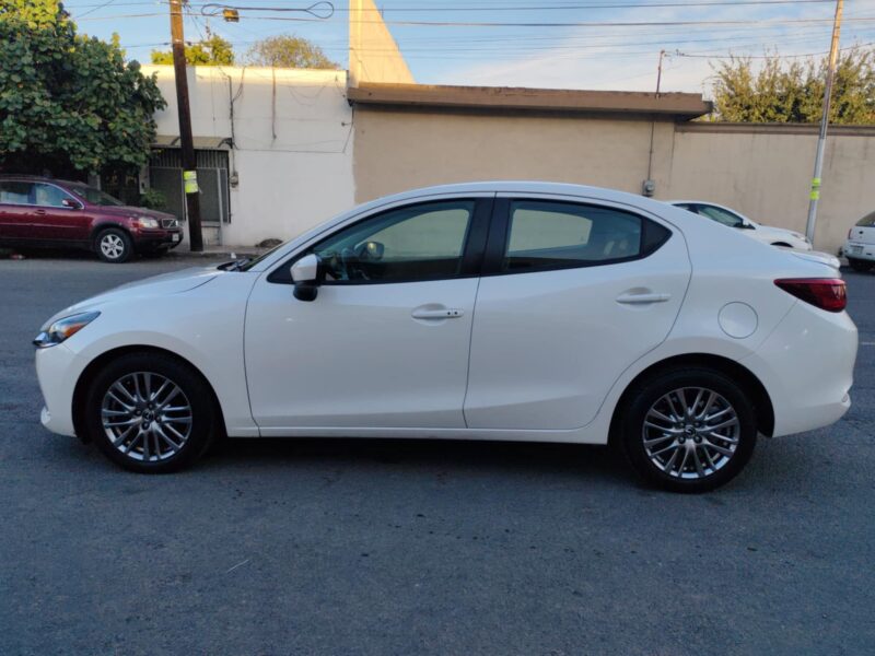 Mazda 2 Modelo 2022 Factura de Agencia Unico Dueño en Monterrey