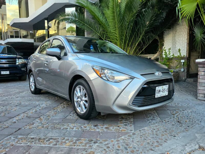 Toyota Yaris R 2016 version LE transmision estandar en Monterrey
