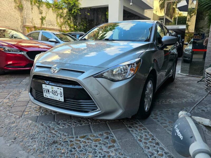 Toyota Yaris R 2016 version LE transmision estandar en Monterrey