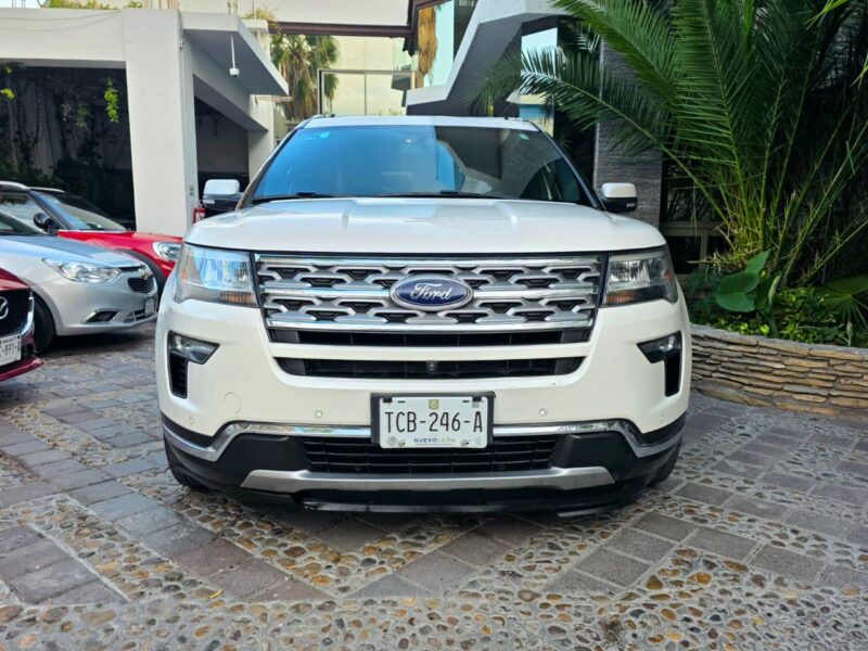 Ford Explorer LIMITED 2018 para 7 pasajeros en Monterrey