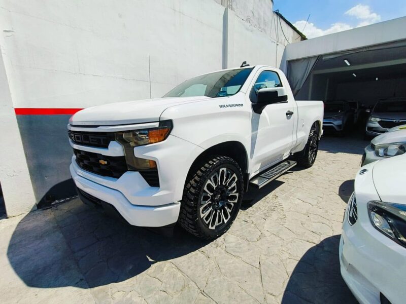 CHEVROLET SILVERADO LS - 2020 en Monterrey