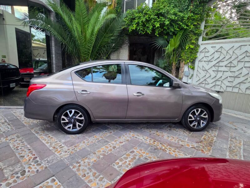 Nissan Versa Exclusive! año 2017 en Monterrey
