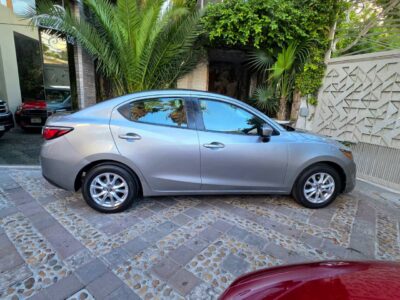 Toyota Yaris R 2016 version LE transmision estandar en Monterrey