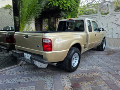 Ford Ranger modelo 2001 XLT cabina y media,