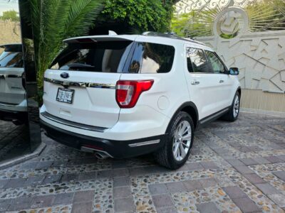 Ford Explorer LIMITED 2018 para 7 pasajeros en Monterrey