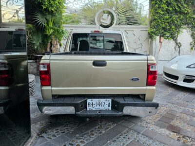 Ford Ranger modelo 2001 XLT cabina y media,