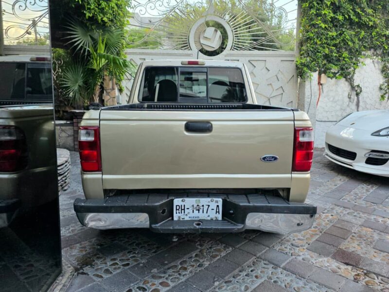 Ford Ranger modelo 2001 XLT cabina y media,
