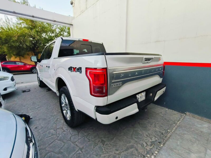 FORD LOBO PLATINUM - 2015 en Monterrey