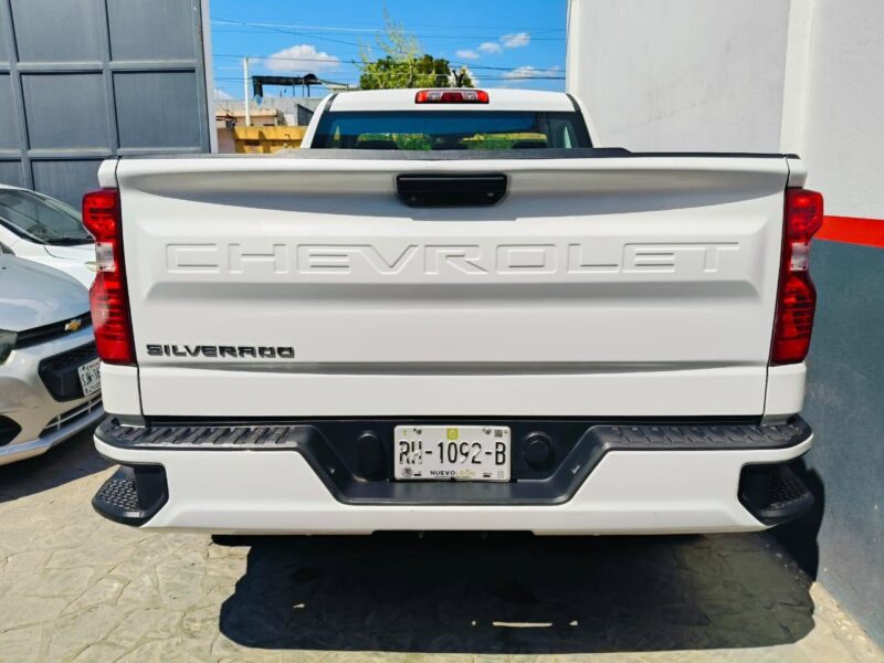 CHEVROLET SILVERADO LS - 2020 en Monterrey