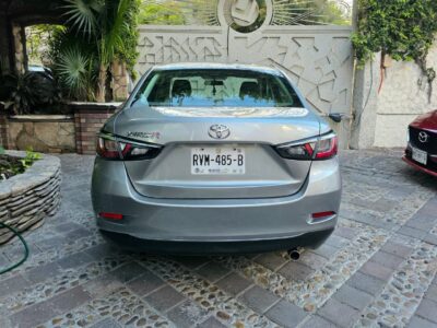 Toyota Yaris R 2016 version LE transmision estandar en Monterrey