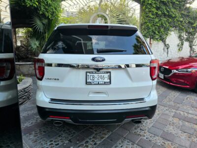 Ford Explorer LIMITED 2018 para 7 pasajeros en Monterrey