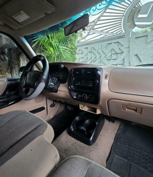 Ford Ranger modelo 2001 XLT cabina y media,
