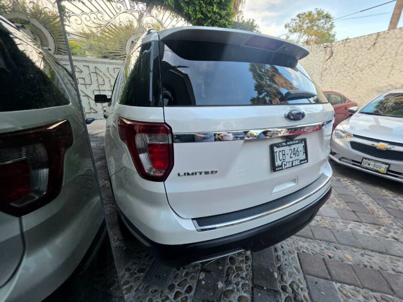 Ford Explorer LIMITED 2018 para 7 pasajeros en Monterrey