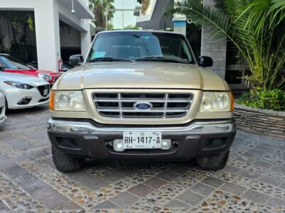 Ford Ranger modelo 2001 XLT cabina y media,