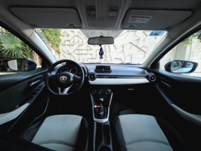 Toyota Yaris R 2016 version LE transmision estandar en Monterrey