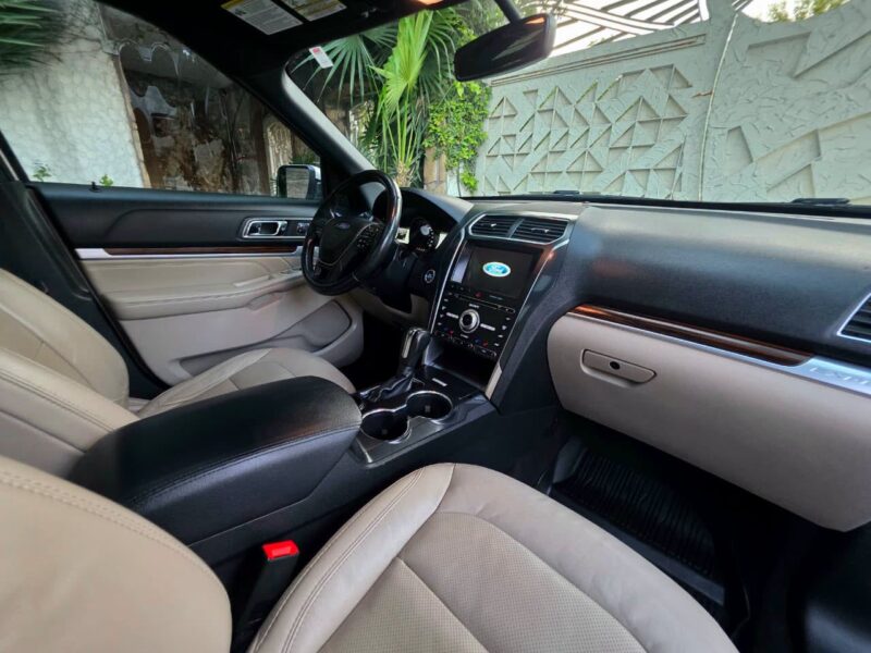Ford Explorer LIMITED 2018 para 7 pasajeros en Monterrey